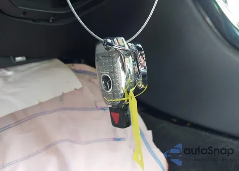 2016 Mercedes-Benz C 300 z USA, uszkodzony, nr VIN 55SWF4JB8GU149315